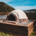 Kamień do pizzy – jaki wybrać, jak piec i jak czyścić kamień do pieczenia pizzy?