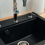 Jak samodzielnie zamontować zlewozmywak? Poradnik krok po kroku
